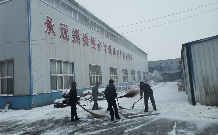 寒風(fēng)中,雪地里,他們的身影多么美麗.jpg 寒風(fēng)中,雪地里,他們的身影多么美麗.jpg